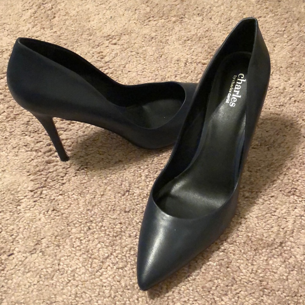 Charles David Size 11M Navy Pump